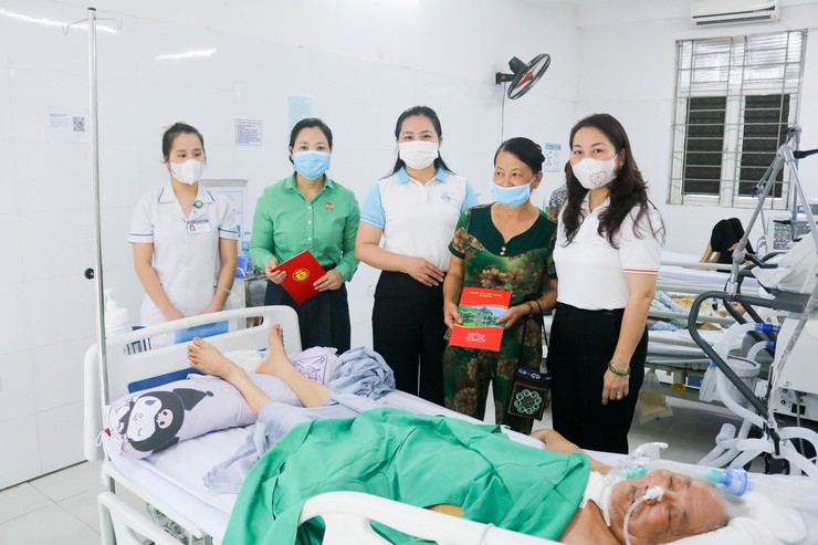 HƯỞNG ỨNG “THÁNG NHÂN ĐẠO” – TRAO YÊU THƯƠNG ĐẾN NGƯỜI BỆNH CÓ HOÀN CẢNH KHÓ KHĂN- Ảnh 24.