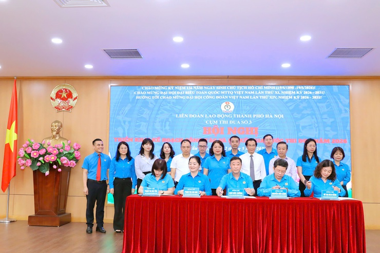 Cụm thi đua số 03 Công đoàn các phường trực thuộc LĐLĐ thành phố Hà Nội tổ chức ký kết giao ước thi đua năm 2026- Ảnh 1.