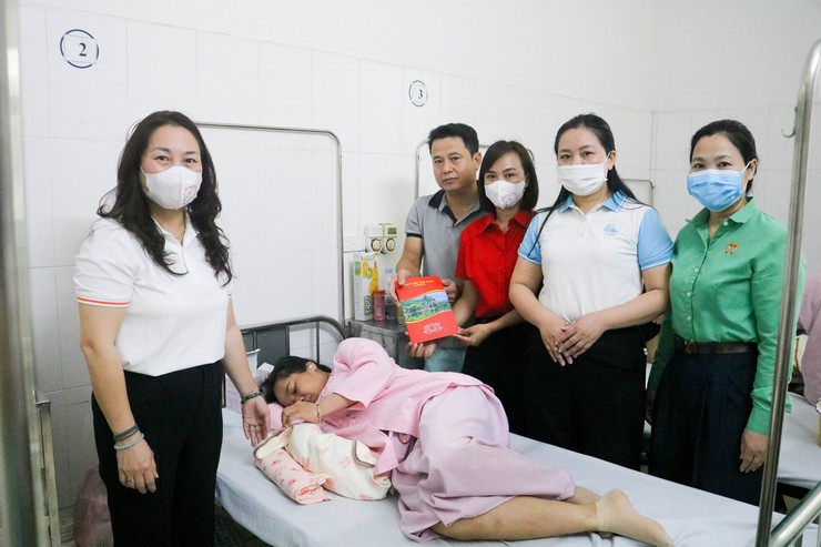 HƯỞNG ỨNG “THÁNG NHÂN ĐẠO” – TRAO YÊU THƯƠNG ĐẾN NGƯỜI BỆNH CÓ HOÀN CẢNH KHÓ KHĂN- Ảnh 26.