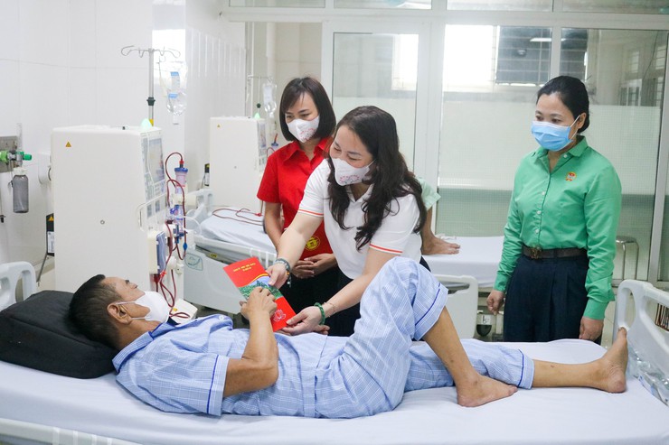 HƯỞNG ỨNG “THÁNG NHÂN ĐẠO” – TRAO YÊU THƯƠNG ĐẾN NGƯỜI BỆNH CÓ HOÀN CẢNH KHÓ KHĂN- Ảnh 28.
