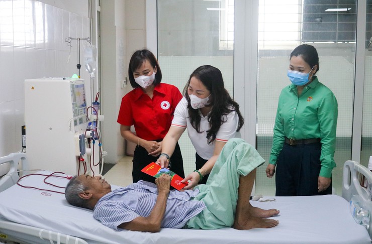 HƯỞNG ỨNG “THÁNG NHÂN ĐẠO” – TRAO YÊU THƯƠNG ĐẾN NGƯỜI BỆNH CÓ HOÀN CẢNH KHÓ KHĂN- Ảnh 29.