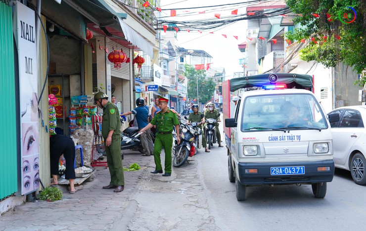 QUỐC OAI KIÊN QUYẾT LẬP LẠI TRẬT TỰ ĐÔ THỊ KHU VỰC HỒ LONG TRÌ – CHÙA THẦY- Ảnh 3.