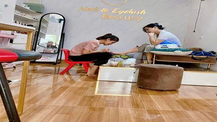 Gương người tốt việc tốt "Tấm gương sáng trong thiện nguyện"
Chị Nguyễn Thị Giang thành viên trong đội thiện nguyện tại Chùa Am Sáo Thôn Yên Nội - Hưng Đạo - Hà Nội- Ảnh 1.