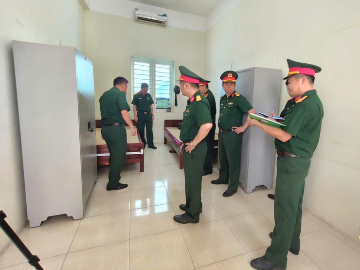 Đoàn kiểm tra của Ban Chỉ huy Phòng thủ Khu vực 1 – Sóc Sơn đã tổ chức kiểm tra, rà soát việc thực hiện các chế độ quy định và hoạt động của Ban Chỉ huy Quân sự xã Thư Lâm năm 2026- Ảnh 3.