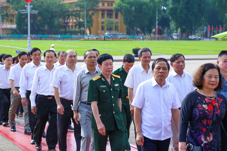 Ngọc Hà: Lễ viếng Lăng Chủ tịch Hồ Chí Minh kỷ niệm 136 năm ngày sinh nhật Bác- Ảnh 9.