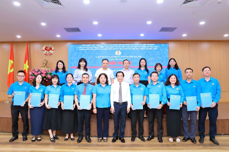 Cụm thi đua số 03 Công đoàn các phường trực thuộc LĐLĐ thành phố Hà Nội tổ chức ký kết giao ước thi đua năm 2026- Ảnh 3.