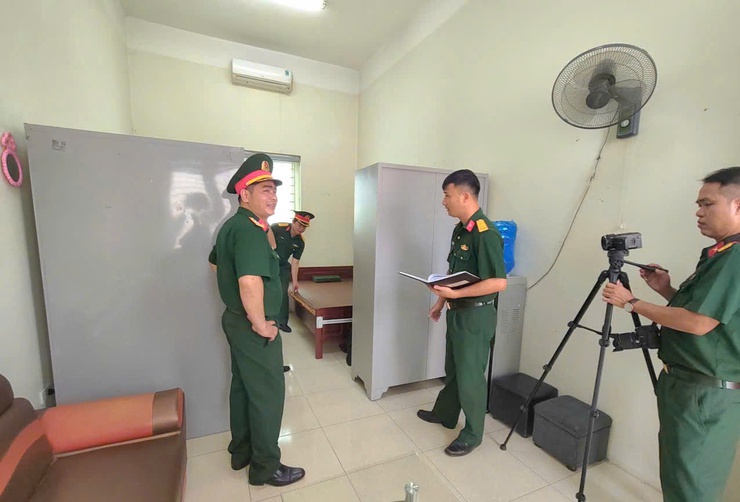 Đoàn kiểm tra của Ban Chỉ huy Phòng thủ Khu vực 1 – Sóc Sơn đã tổ chức kiểm tra, rà soát việc thực hiện các chế độ quy định và hoạt động của Ban Chỉ huy Quân sự xã Thư Lâm năm 2026- Ảnh 4.