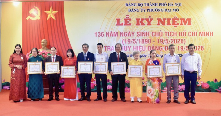 Phường Đại Mỗ tổ chức Lễ trao tặng Huy hiệu Đảng đợt 19/5/2026- Ảnh 9.