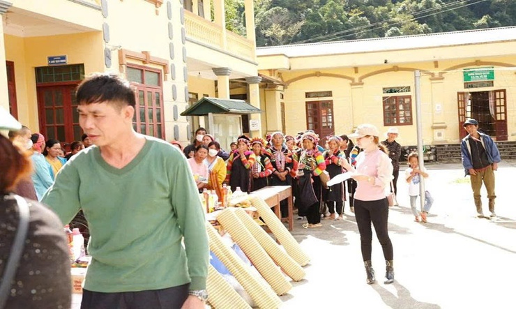 Gương người tốt việc tốt "Tấm gương sáng trong thiện nguyện"
Chị Nguyễn Thị Giang thành viên trong đội thiện nguyện tại Chùa Am Sáo Thôn Yên Nội - Hưng Đạo - Hà Nội- Ảnh 3.