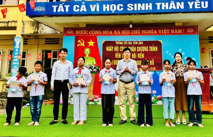 Rực rỡ sắc màu tháng 5: Sôi nổi chuỗi hoạt động kỷ niệm 85 năm ngày thành lập đội và 136 năm ngày sinh Bác Hồ kính yêu- Ảnh 1.