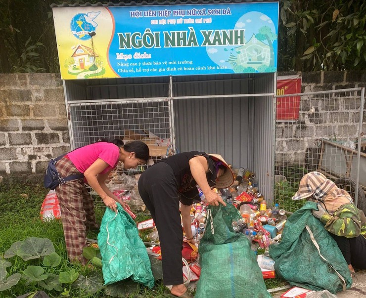 Phụ nữ thôn Chí Phú và Khê Thượng: lan tỏa thông điệp sống xanh từ mô hình "ngôi nhà xanh" gây quỹ hội- Ảnh 2.