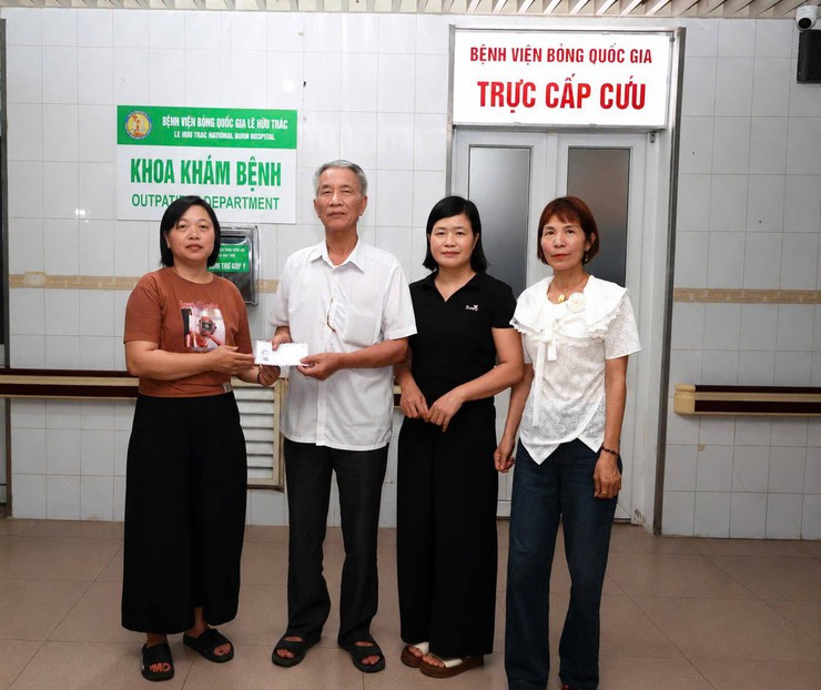 Khói lửa bao trùm căn nhà nghèo, người phụ nữ tâm thần bỏng nặng - Ảnh 4.