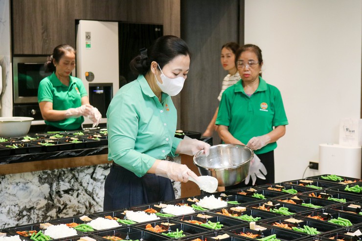 HƯỞNG ỨNG “THÁNG NHÂN ĐẠO” – TRAO YÊU THƯƠNG ĐẾN NGƯỜI BỆNH CÓ HOÀN CẢNH KHÓ KHĂN- Ảnh 9.