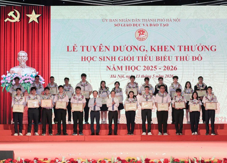 Học sinh xã Phú Xuyên tỏa sáng tại Lễ tuyên dương học sinh giỏi tiêu biểu Thủ đô năm học 2025–2026- Ảnh 1.