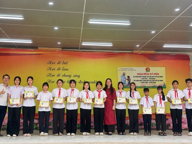 Liên đội THCS Phú Minh đẩy mạnh công tác giáo dục truyền thống chào mừng tháng 5 lịch sử- Ảnh 1.
