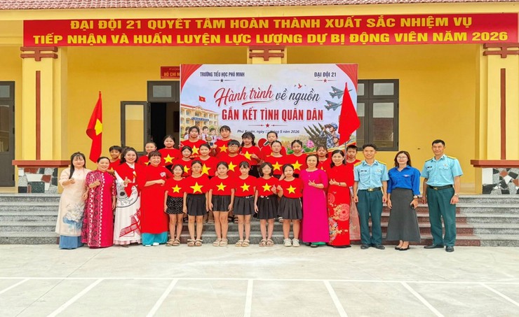 Trường Tiểu học Phú Minh giáo dục truyền thống cách mạng cho học sinh qua hoạt động trải nghiệm thực tế- Ảnh 1.