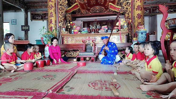 TRƯỜNG MẦM NON NAM TIẾN TỔ CHỨC HOẠT ĐỘNG TRẢI NGHIỆM NGHỆ THUẬT CA TRÙ TRUYỀN THỐNG CHANH THÔN – PHÚ XUYÊN- Ảnh 1.