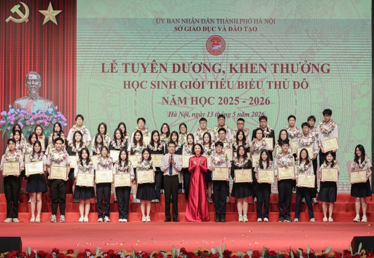 Học sinh xã Phú Xuyên tỏa sáng tại Lễ tuyên dương học sinh giỏi tiêu biểu Thủ đô năm học 2025–2026- Ảnh 2.