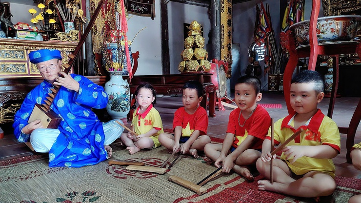 TRƯỜNG MẦM NON NAM TIẾN TỔ CHỨC HOẠT ĐỘNG TRẢI NGHIỆM NGHỆ THUẬT CA TRÙ TRUYỀN THỐNG CHANH THÔN – PHÚ XUYÊN- Ảnh 2.