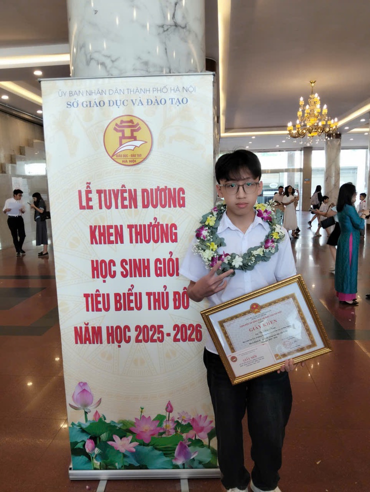 Học sinh xã Phú Xuyên tỏa sáng tại Lễ tuyên dương học sinh giỏi tiêu biểu Thủ đô năm học 2025–2026- Ảnh 4.
