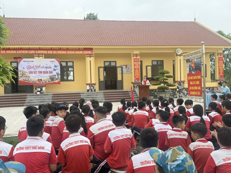 Trường Tiểu học Phú Minh giáo dục truyền thống cách mạng cho học sinh qua hoạt động trải nghiệm thực tế- Ảnh 2.
