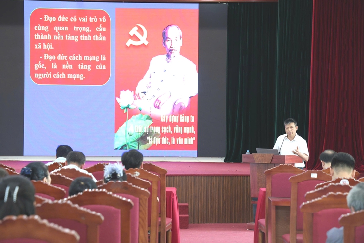 Đảng ủy xã Vĩnh Thanh tổ chức Hội nghị nghiên cứu, học tập, quán triệt thực hiện Chỉ thị số 04-CT/TW của Ban Bí thư và tuyên truyền Ngày sách và Văn hóa đọc Việt Nam- Ảnh 10.