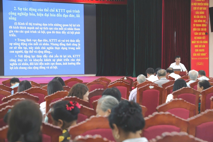 Đảng ủy xã Vĩnh Thanh tổ chức Hội nghị nghiên cứu, học tập, quán triệt thực hiện Chỉ thị số 04-CT/TW của Ban Bí thư và tuyên truyền Ngày sách và Văn hóa đọc Việt Nam- Ảnh 11.