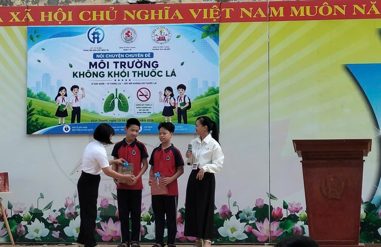 Trạm Y tế xã Vĩnh Thanh đã phối hợp với Trung tâm Kiểm soát bệnh tật thành phố Hà Nội tổ chức hội nghị truyền thông, tập huấn chuyên đề “Phòng chống tác hại của thuốc lá – Môi trường không khói thuốc”- Ảnh 11.