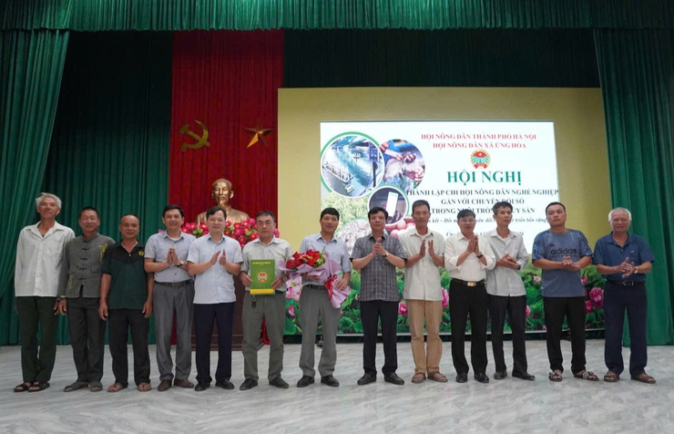 HỘI NÔNG DÂN XÃ ỨNG HÒA RA MẮT CHI HỘI NGHỀ NGHIỆP VÀ TỔ CHUYỂN ĐỔI SỐ TRONG NUÔI TRỒNG THỦY SẢN- Ảnh 2.