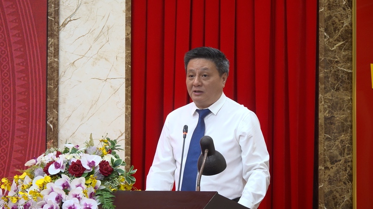 Đảng uỷ xã Thanh Oai: Trao tặng 38 Huy hiệu Đảng đợt 19/5- Ảnh 12.