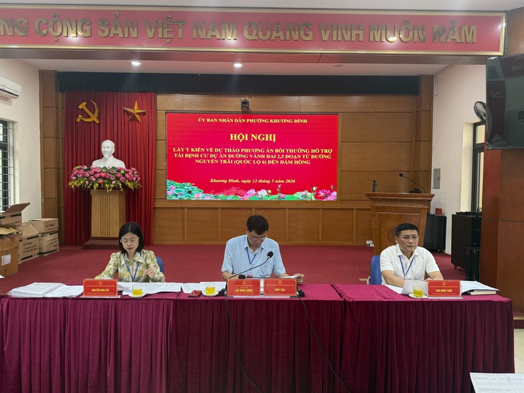 Phường Khương Đình tổ chức lấy ý kiến nhân dân về phương án bồi thường, hỗ trợ, tái định cư dự án đường vành đai 2,5
- Ảnh 2.