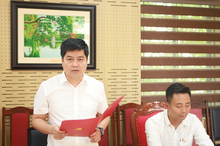 Đảng ủy xã Minh Châu: trao tặng Huy hiệu Đảng đợt 19/5- Ảnh 4.