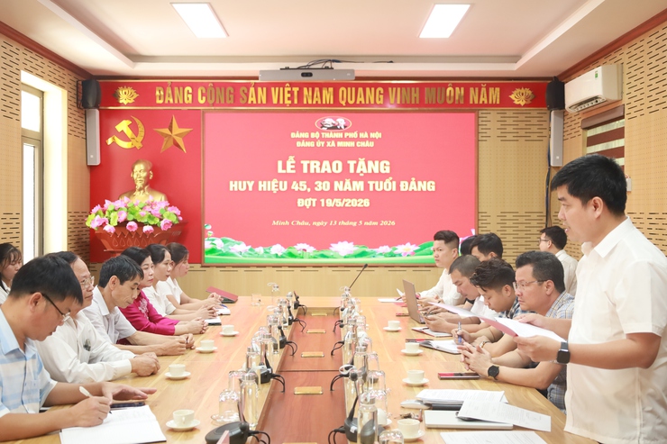 Đảng ủy xã Minh Châu: trao tặng Huy hiệu Đảng đợt 19/5- Ảnh 3.
