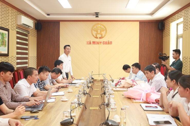 Đảng ủy xã Minh Châu: trao tặng Huy hiệu Đảng đợt 19/5- Ảnh 7.