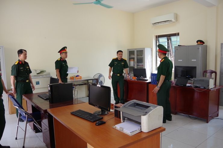 Đoàn kiểm tra của Ban Chỉ huy Phòng thủ Khu vực 1 – Sóc Sơn đã tổ chức kiểm tra, rà soát việc thực hiện các chế độ quy định và hoạt động của Ban Chỉ huy Quân sự xã Thư Lâm năm 2026- Ảnh 5.