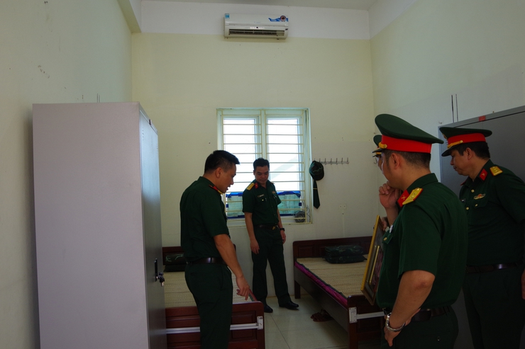 Đoàn kiểm tra của Ban Chỉ huy Phòng thủ Khu vực 1 – Sóc Sơn đã tổ chức kiểm tra, rà soát việc thực hiện các chế độ quy định và hoạt động của Ban Chỉ huy Quân sự xã Thư Lâm năm 2026- Ảnh 6.