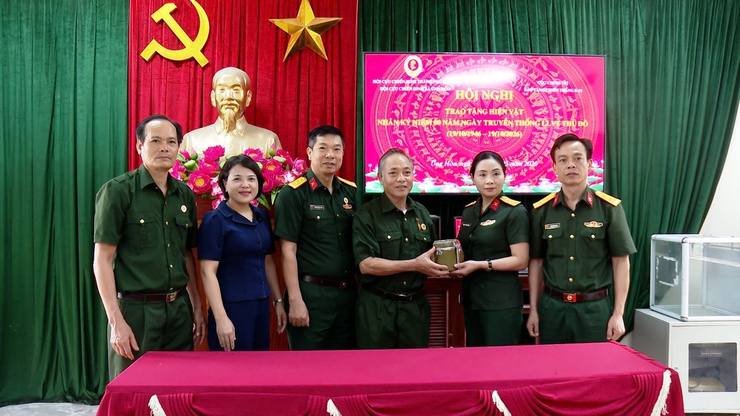 HỘI CỰU CHIẾN BINH XÃ ỨNG HÒA PHỐI HỢP BẢO TÀNG CHIẾN THẮNG B-52 TIẾP NHẬN HIẾN TẶNG TƯ LIỆU, HIỆN VẬT LỊCH SỬ.- Ảnh 2.