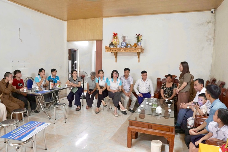 Hội LHPN xã Thiên Lộc trao tặng kinh phí nhận đỡ đầu trẻ mồ côi năm 2026- Ảnh 1.