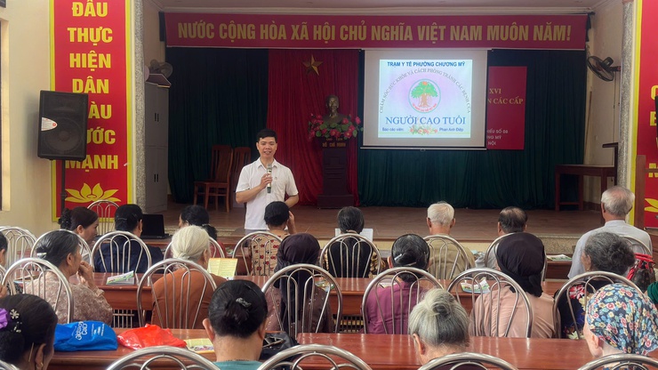 Người cao tuổi phường Chương Mỹ được truyền thông, kỹ năng chăm sóc sức khỏe- Ảnh 1.