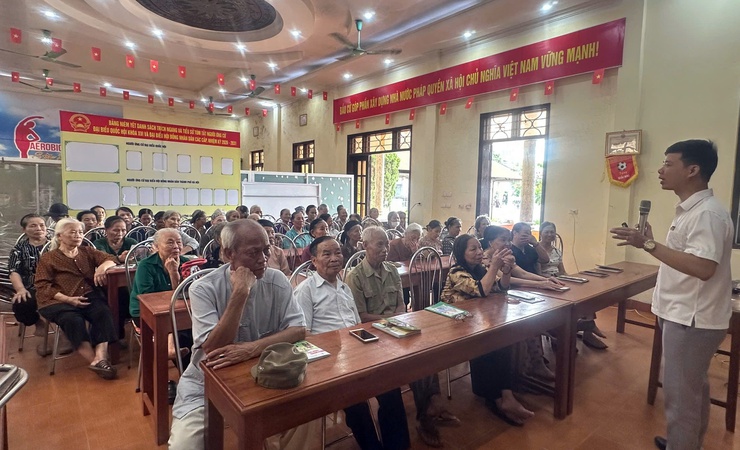 Người cao tuổi phường Chương Mỹ được truyền thông, kỹ năng chăm sóc sức khỏe- Ảnh 3.