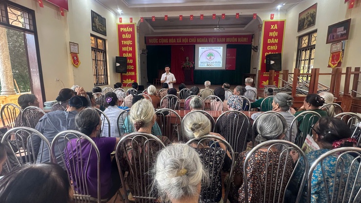 Người cao tuổi phường Chương Mỹ được truyền thông, kỹ năng chăm sóc sức khỏe- Ảnh 4.