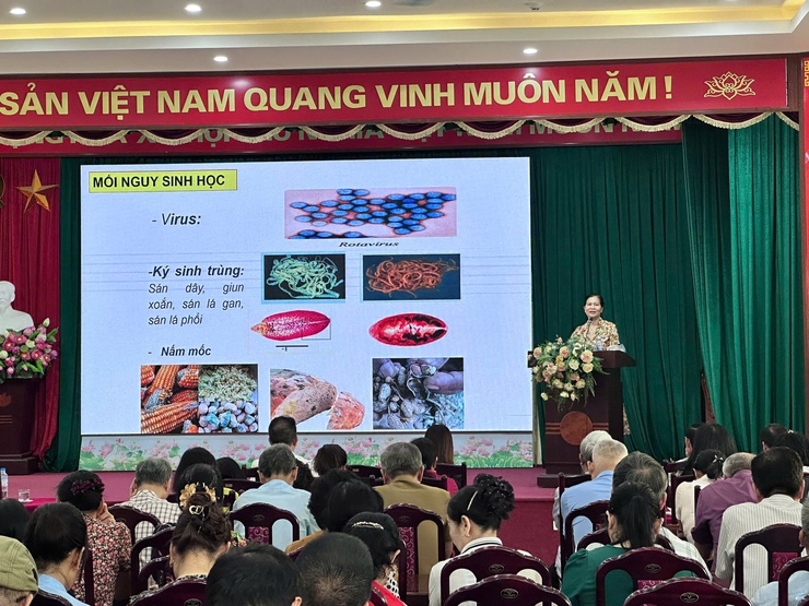 Ủy ban MTTQ Việt Nam xã Phù Đổng tổ chức Hội nghị tuyên truyền thực hiện vệ sinh an toàn thực phẩm năm 2026.- Ảnh 2.