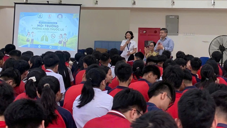 Trạm Y tế xã Vĩnh Thanh đã phối hợp với Trung tâm Kiểm soát bệnh tật thành phố Hà Nội tổ chức hội nghị truyền thông, tập huấn chuyên đề “Phòng chống tác hại của thuốc lá – Môi trường không khói thuốc”- Ảnh 2.