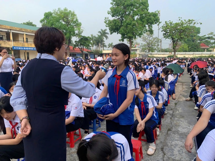 Trạm Y tế xã Vĩnh Thanh đã phối hợp với Trung tâm Kiểm soát bệnh tật thành phố Hà Nội tổ chức hội nghị truyền thông, tập huấn chuyên đề “Phòng chống tác hại của thuốc lá – Môi trường không khói thuốc”- Ảnh 12.