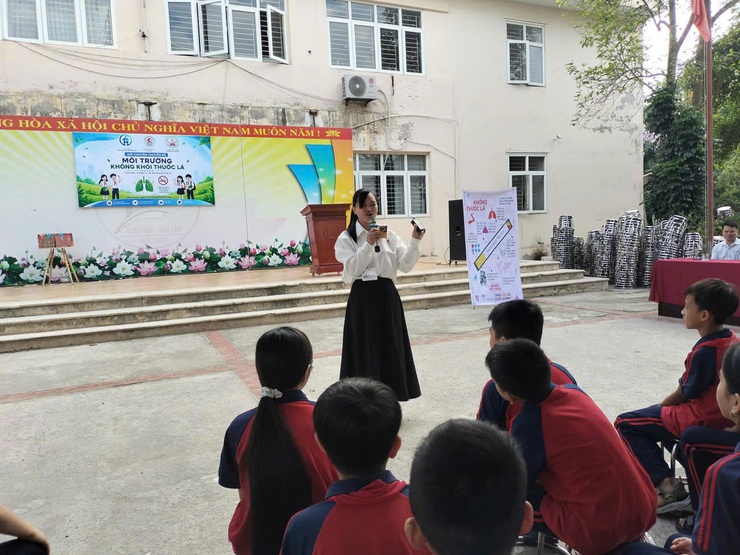 Trạm Y tế xã Vĩnh Thanh đã phối hợp với Trung tâm Kiểm soát bệnh tật thành phố Hà Nội tổ chức hội nghị truyền thông, tập huấn chuyên đề “Phòng chống tác hại của thuốc lá – Môi trường không khói thuốc”- Ảnh 9.