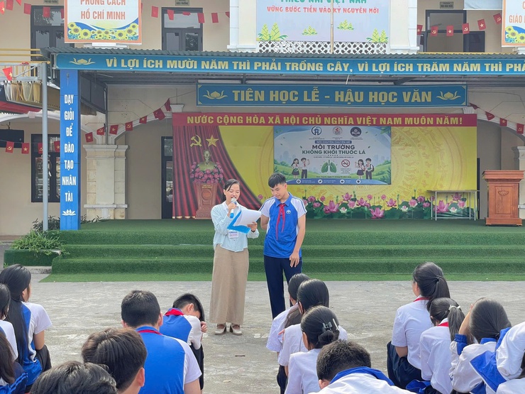 Trạm Y tế xã Vĩnh Thanh đã phối hợp với Trung tâm Kiểm soát bệnh tật thành phố Hà Nội tổ chức hội nghị truyền thông, tập huấn chuyên đề “Phòng chống tác hại của thuốc lá – Môi trường không khói thuốc”- Ảnh 13.