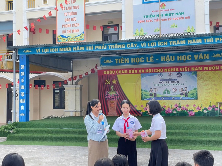 Trạm Y tế xã Vĩnh Thanh đã phối hợp với Trung tâm Kiểm soát bệnh tật thành phố Hà Nội tổ chức hội nghị truyền thông, tập huấn chuyên đề “Phòng chống tác hại của thuốc lá – Môi trường không khói thuốc”- Ảnh 14.