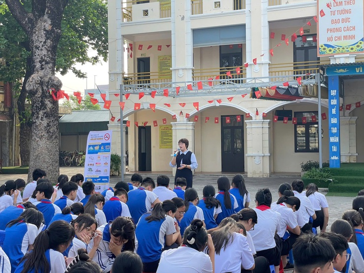 Trạm Y tế xã Vĩnh Thanh đã phối hợp với Trung tâm Kiểm soát bệnh tật thành phố Hà Nội tổ chức hội nghị truyền thông, tập huấn chuyên đề “Phòng chống tác hại của thuốc lá – Môi trường không khói thuốc”- Ảnh 10.