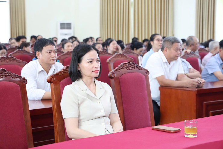 Đảng ủy xã Vĩnh Thanh tổ chức Hội nghị nghiên cứu, học tập, quán triệt thực hiện Chỉ thị số 04-CT/TW của Ban Bí thư và tuyên truyền Ngày sách và Văn hóa đọc Việt Nam- Ảnh 6.