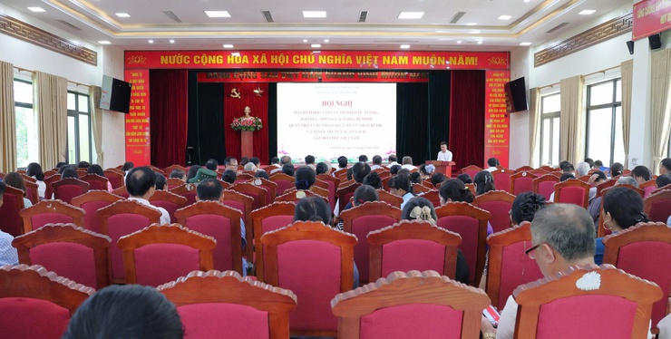 Đảng ủy xã Vĩnh Thanh tổ chức Hội nghị nghiên cứu, học tập, quán triệt thực hiện Chỉ thị số 04-CT/TW của Ban Bí thư và tuyên truyền Ngày sách và Văn hóa đọc Việt Nam- Ảnh 1.